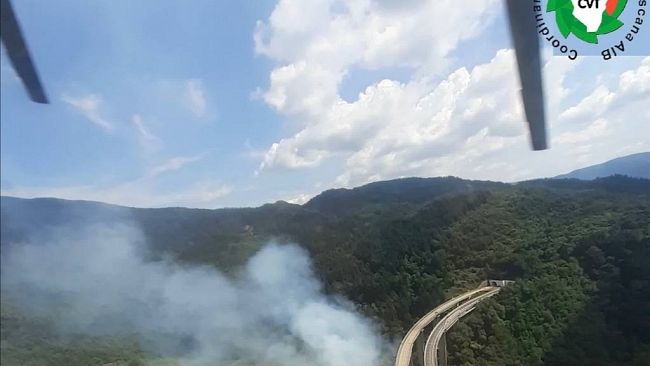 Incendio adesso in Toscana lungo l'autostrada