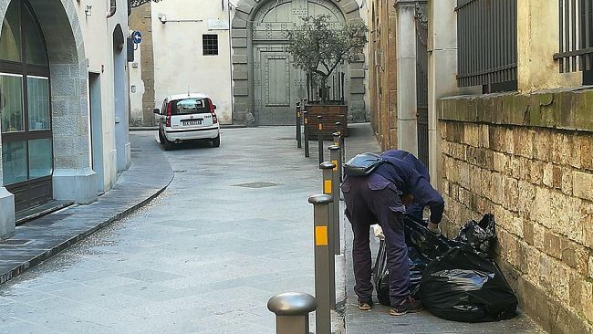 Rifiuti abbandonati ai Georgofili, intervengono gli ispettori