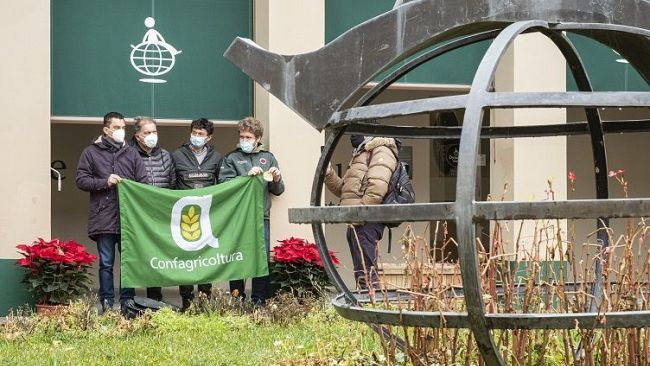 Natale solidale: regalati una donazione