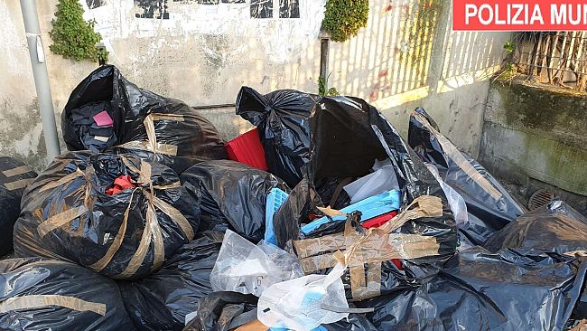 Rifiuti abbandonati, trovato il responsabile