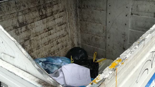 Carta e plastica nel contenitore sbagliato: multato dalla Polizia Municipale