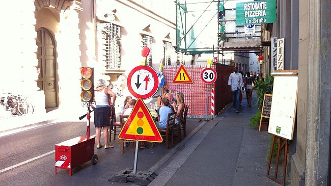 Turisti a Firenze: lo scandalo del pranzo in cantiere