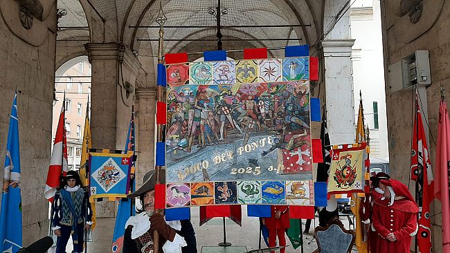 Gioco del Ponte, presentato a Pisa il Palio della Vittoria