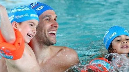 Arena Acquamica, i bambini nuotano con i campioni