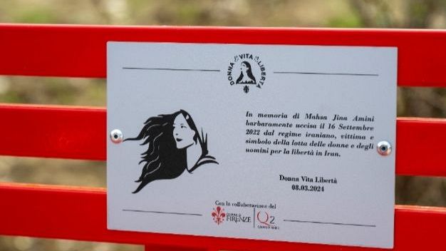 Firenze: targa dedicata alla memoria di Mahsa Amini