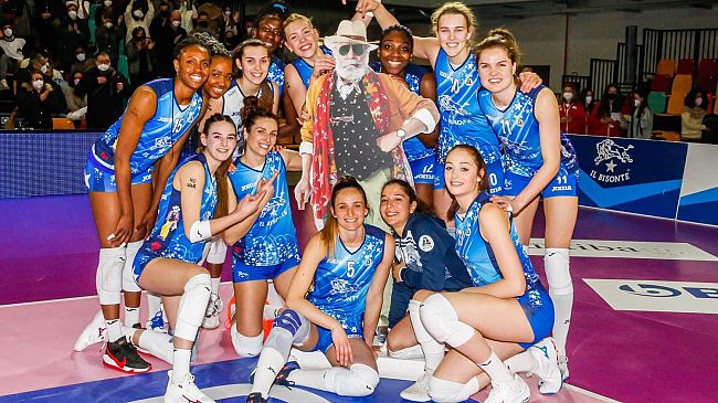 Volley: Firenze supera Chieri nella nuova casa