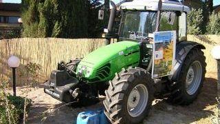 Un trattore che va a olio di semi