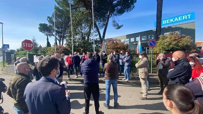 Bekaert, la Fiom contro i 113 licenziamenti: accuse alla Regione