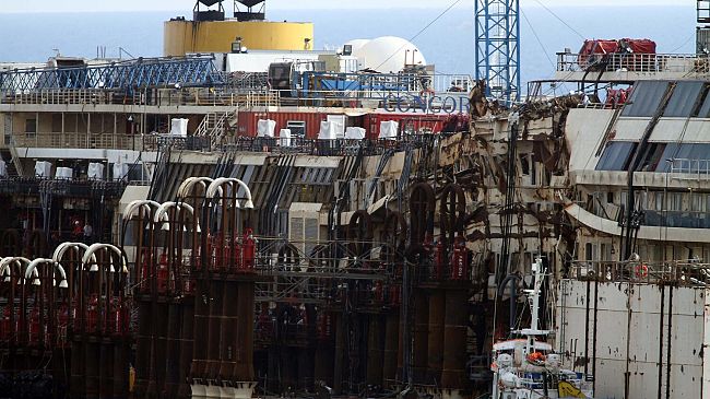 Concordia: si intravede il ponte quattro