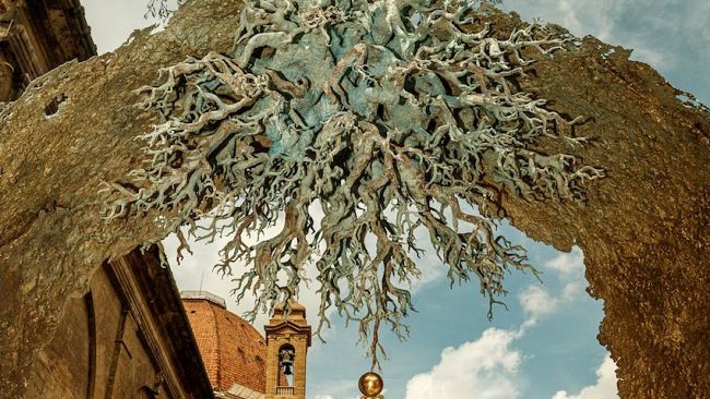 Le monumentali sculture di Andrea Roggi a Firenze 