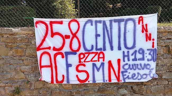 Striscioni a Firenze, i tifosi viola preparano la festa dei 100 anni