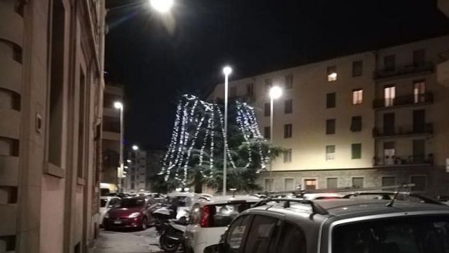 Natale al Madonnone: addobbato un simbolo della Bellariva, a Firenze