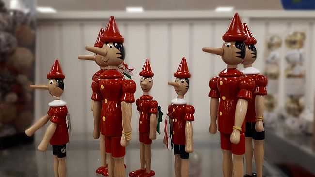 Uno, dieci, cento Pinocchi: uno spettacolo - per adulti - ispirato al celebre burattino