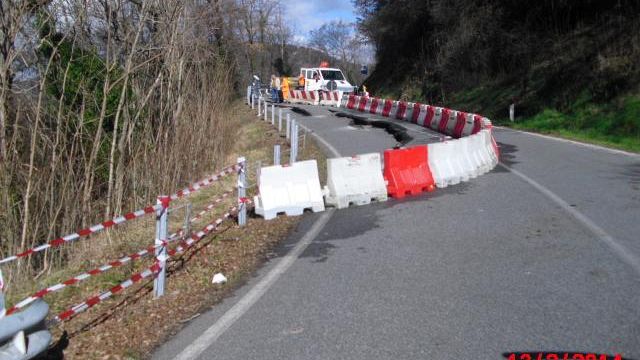 Dalla frana spunta l'ordigno di guerra: sorpresa a Vicchio