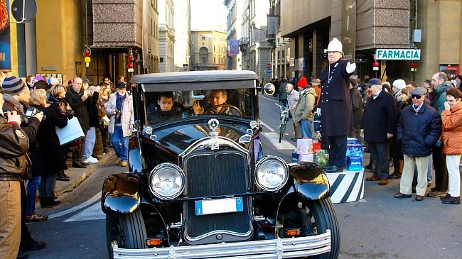 Torna la Befana del vigile urbano