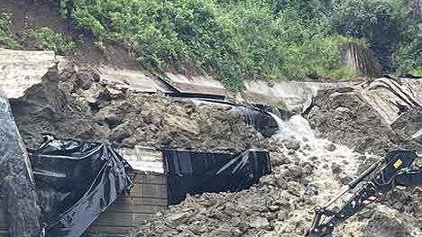 Smottamento discarica Cava Fornace: liquami in strada