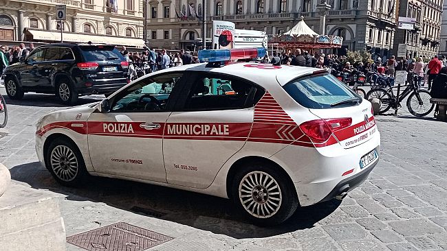 Gioco delle tre carte: sequestri e multe a Firenze