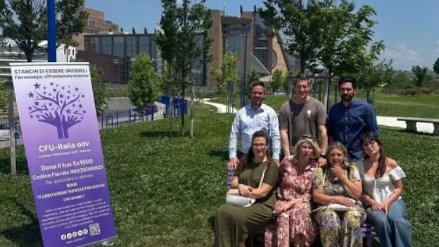 Fibromialgia, inaugurata al Parco San Donato la Panchina Viola