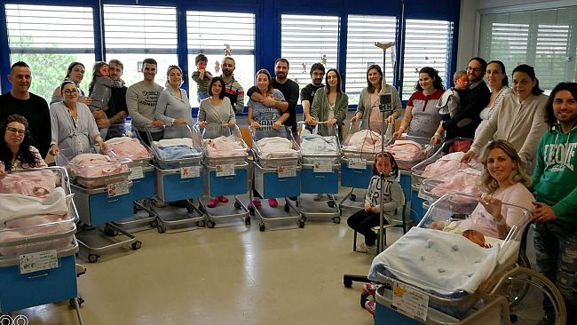 Ospedale Versilia, record di nascite in un giorno: 12 fiocchi rosa e azzurri