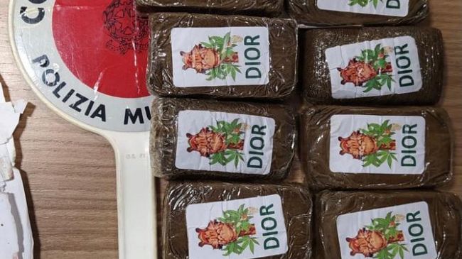 Utilizzava l’auto come deposito della droga