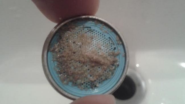 Acqua e detriti: rubinetti intasati e caldaie ferme