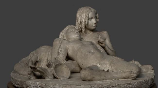 Selfie d'amore all'Accademia di Firenze, opere da brividi