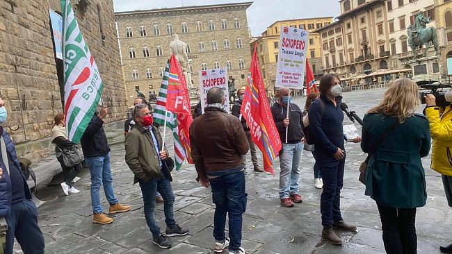 Protesta sotto Palazzo Vecchio dei lavoratori di Toscana energia