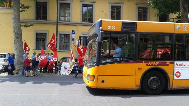 Ataf, autisti in presidio: il servizio stenta tra proteste e speranze
