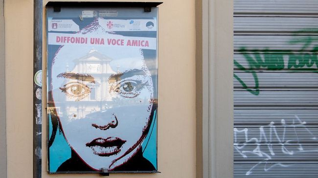 In città spuntano manifesti sui temi dell’ascolto e della fragilità