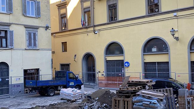 Piazza San Paolino: multa per la ditta al lavoro