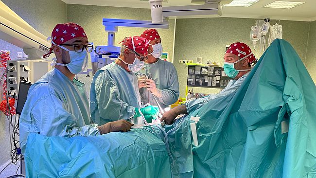 Operazione all’ospedale di Ponte a Niccheri in diretta con 15 paesi