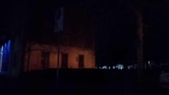 Illuminazione pubblica a Scandicci, operai al lavoro 