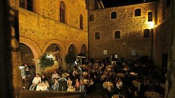 b207101423-jazz-wine-2012-montalcino-in-festa