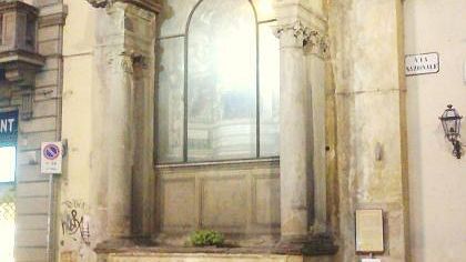 Via Nazionale: il bagno pubblico all'aperto