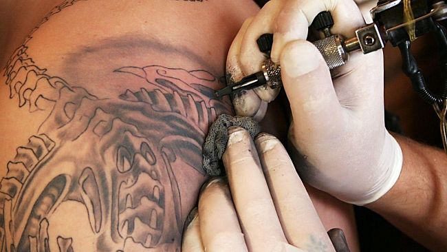 Milioni di europei tatuati, ma quali sono i rischi?