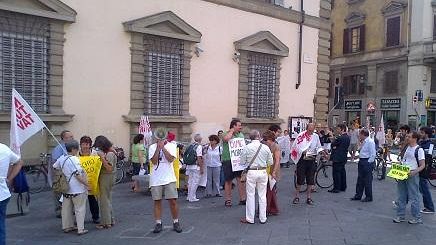 Tav, a Roma la firma, a Firenze la protesta in piazza Duomo