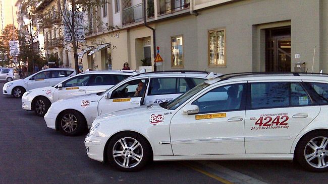 Taxi in aeroporto, rivoluzione a Firenze: ecco cosa cambia