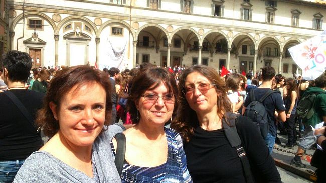 Firenze: la manifestazione della scuola in piazza Santissima Annunziata