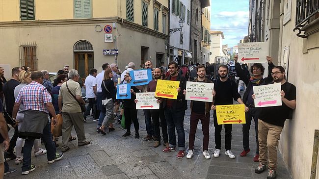 Flash mob per la scuola di via San Giuseppe: troppe comitive