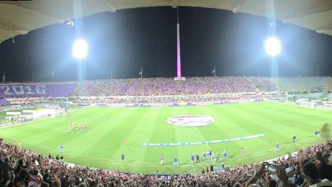Illuminazione viola per i 90 anni della Fiorentina