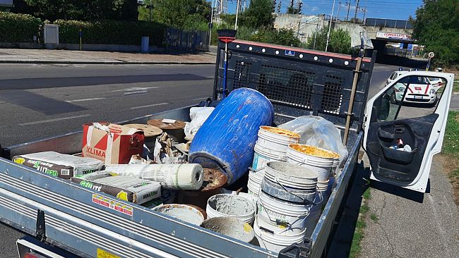 Trasporta scarti edili in modo irregolare: multa da 3200 euro