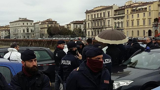 Spari a Firenze: morto un uomo di colore in centro storico