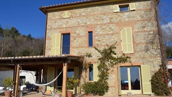 Toscana: da case cantoniere ad abitazioni in vendita sul web