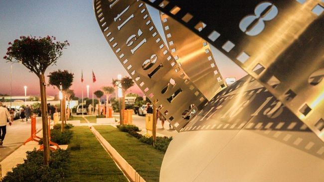 Pisa, il litorale cambia volto: le foto di piazza Belvedere a Tirrenia