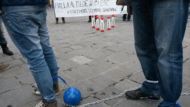 Braccialetti elettronici a dipendenti, denuncia da Firenze