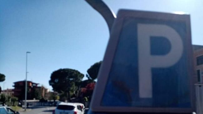 Z bianca sui parcometri in zona San Jacopino 