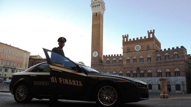 Scandalo badanti e colf in Toscana: oltre un milione di euro nascosti al fisco