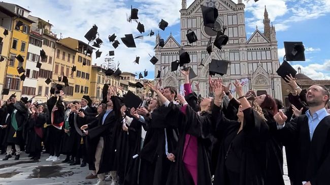 Unifi, conferito il titolo a 150 dottori di ricerca: lanciato il tocco