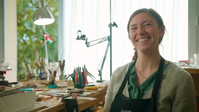 Gioielli come opere d’arte: nuova mostra di Jennifer Wells