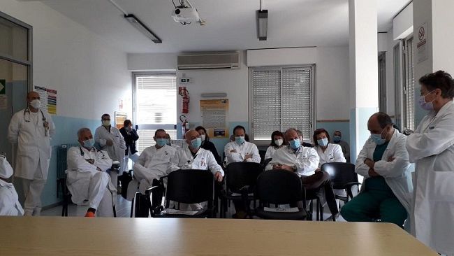 Terza dose vaccini: si parte con gli operatori sanitari